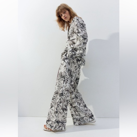 H&M WIDE-CUT PULL-ON PANTS FLORAL SIZE S NWT - Picture 2 of 8